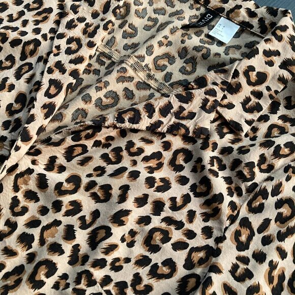 H&M  Tie-hem Cheetah print viscose button down  Shirt Size 6 oversized - Picture 5 of 7